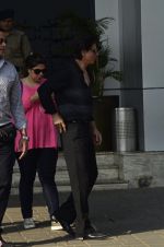 Shahrukh Khan at airport on 31st Oct 2014
